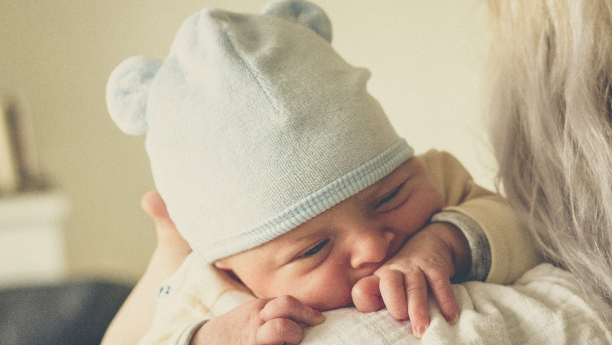Första spädbarnstiden: undersökningar på BB och goda råd